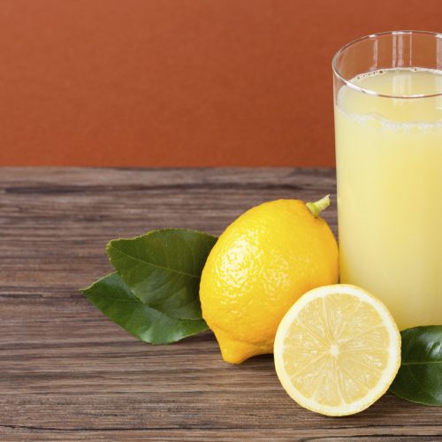 10 (bons) motivos para tomar suco de limão todo dia